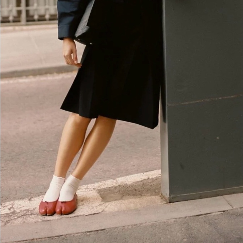Ballet Tabi Flats in Olive Green Velvet - Picture 3 of 8